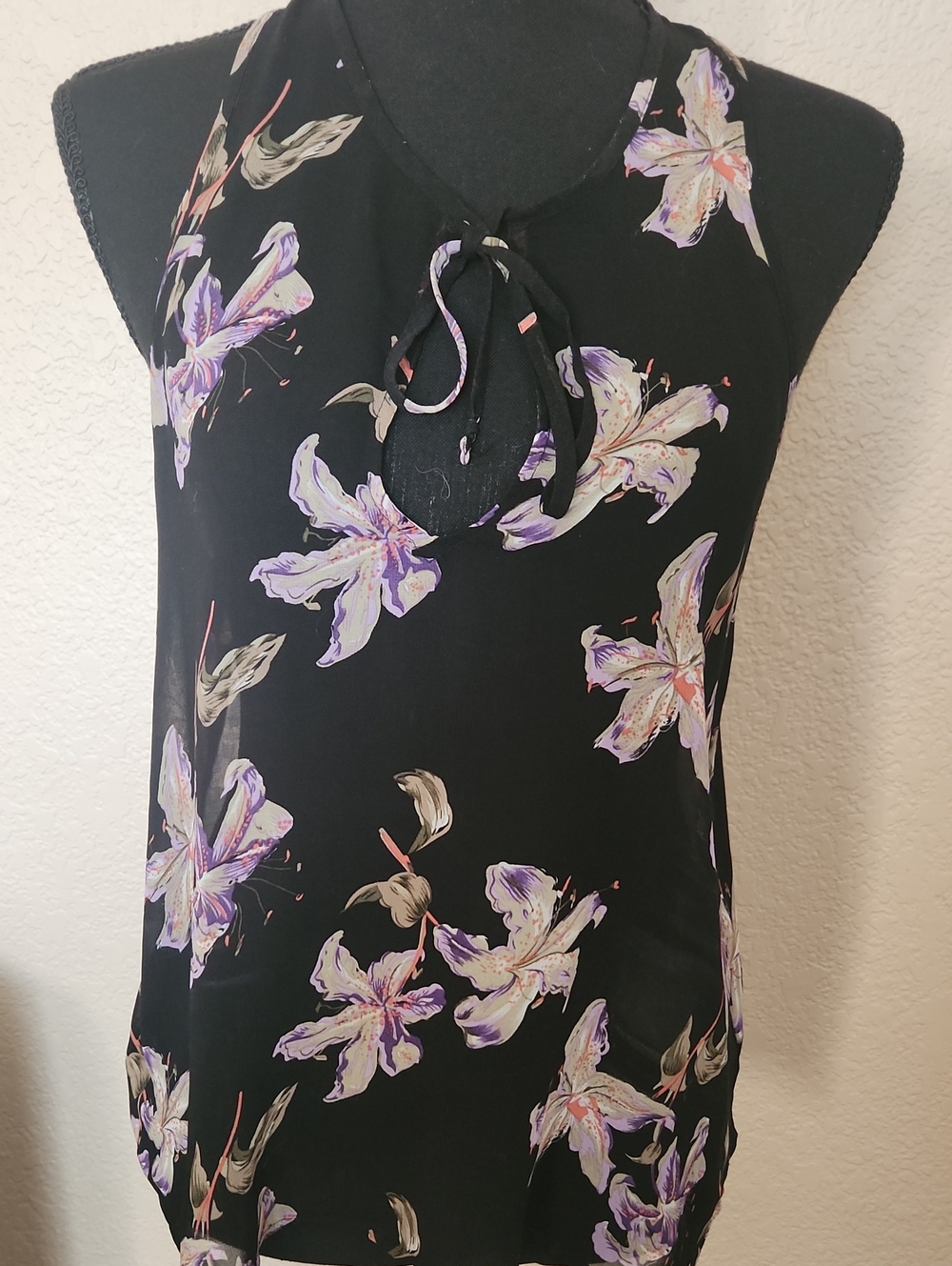 Forever 21 Black Floral Tie-Keyhole Camisole with Lavender Print